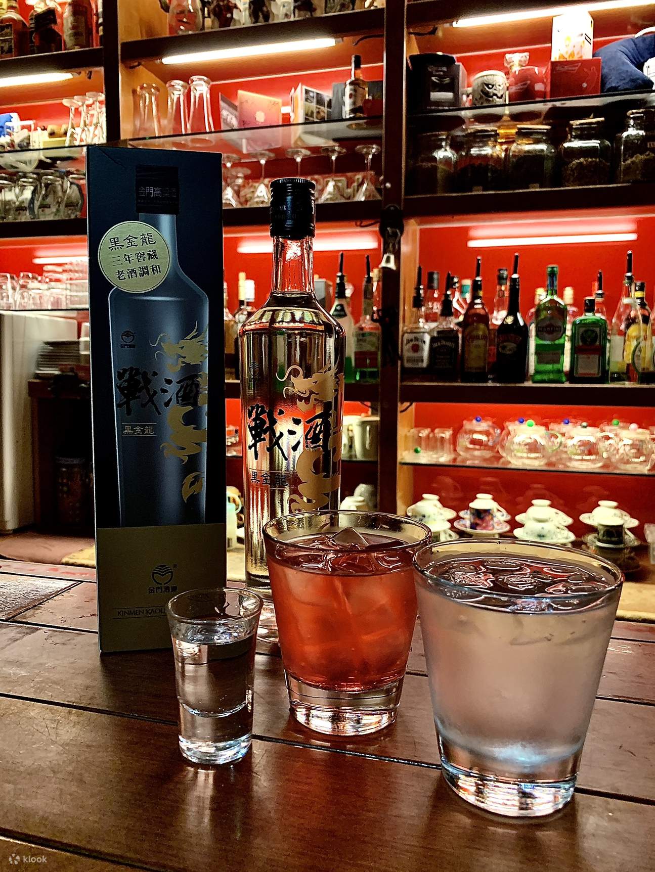 Nhấm nháp cao lương ắt hẳn phải có thêm chút đồ ăn vặt.